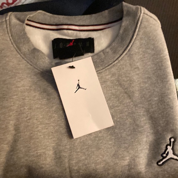 NWT Jordan Essentials Fleece Crewneck Sweatshirt Medium Gray - Picture 1 of 7